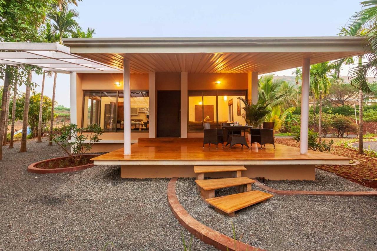 Stayvista'S Green Grove - A Modern Mountain-View Retreat With Lush Lawn Тримбак Экстерьер фото