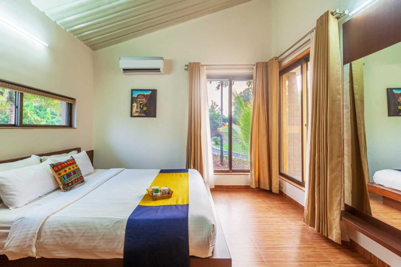 Stayvista'S Green Grove - A Modern Mountain-View Retreat With Lush Lawn Тримбак Экстерьер фото